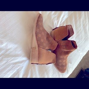 Dolce vita perforated booties